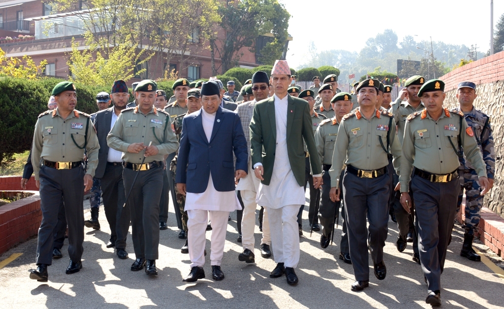 उपप्रधान एवम् गृहमन्त्री श्रेष्ठद्वारा सशस्त्र प्रहरी प्रधान कार्यालयको निरीक्षण 